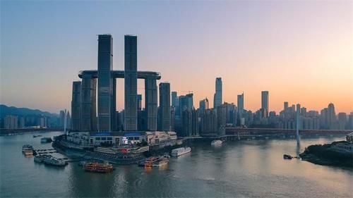 重庆一新地标走红,斥资超240亿元打造,却被网友吐槽“丑”