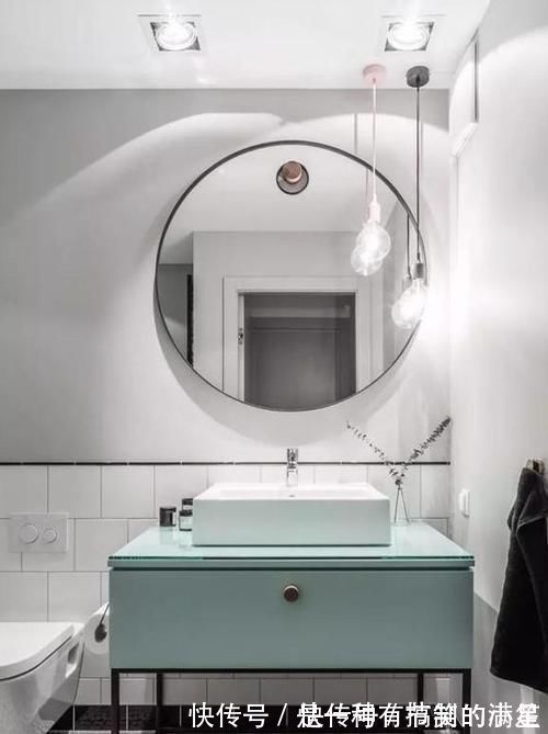 原木色|66㎡两居,以储物柜做隔断,以墨绿和原木配色,实用的文艺范儿