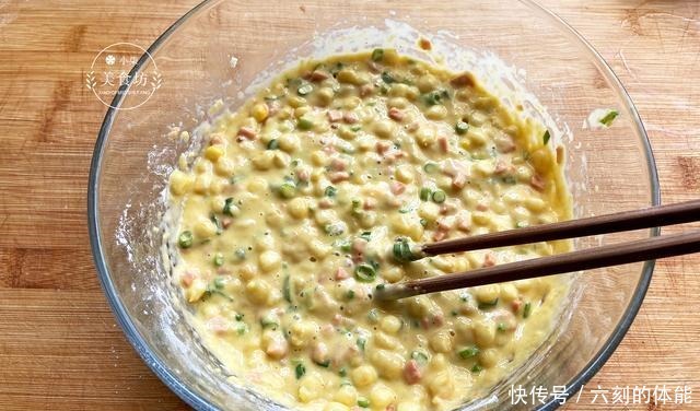 我家玉米从不煮着吃,加3个鸡蛋,不用蒸不用炒,出锅孩子抢着吃