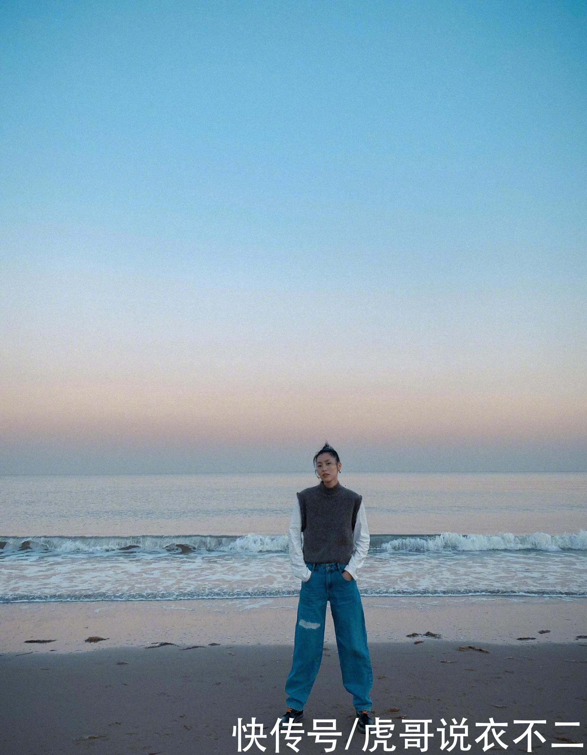 超模刘雯身材条件“太优越”，身穿基础款黑色西装，气场好强大