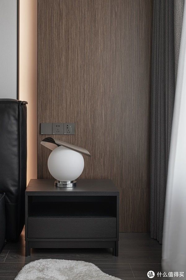 主卧|单身男青年的180㎡之家,全屋简约风,一个人独居,也住出高级感