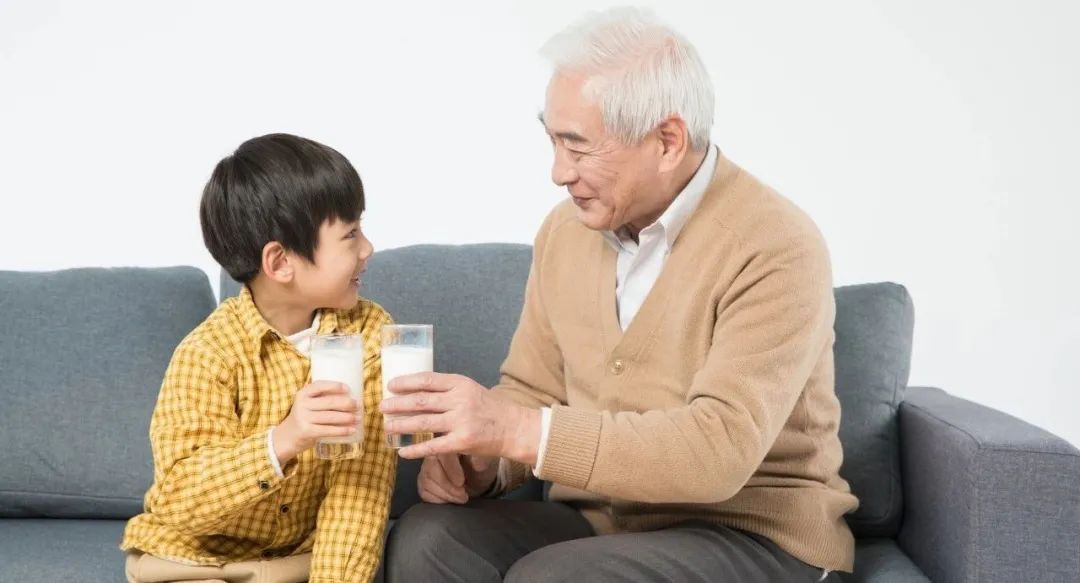 一日三餐|13杯牛奶，不如一小勺它！别喝骨头汤，它才是补钙高手！身体更强健