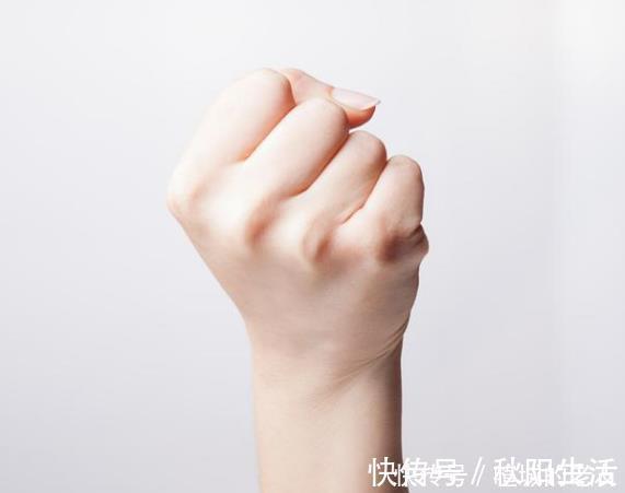 仰卧起坐|55岁后若4个动作还能轻松做,说明身体很健康,长寿“青睐”你