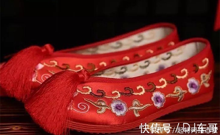 聘礼!丞相爱子去世,想让部下女儿合葬举办“冥婚”,部下霸气回应5字