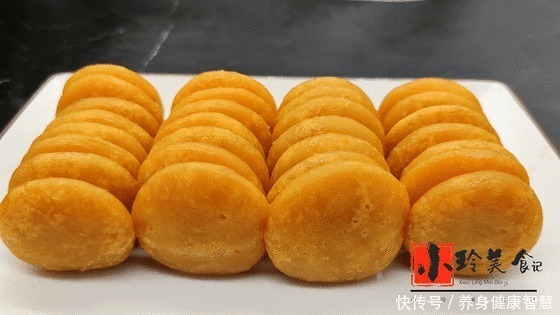 南瓜饼又出新做法了,无水无油,软糯香甜又劲道,全家人都爱吃