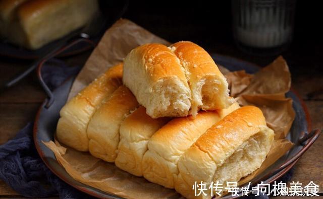 做面包用中种法,出膜快细腻拉丝,既当早餐又是零食,出炉遭哄抢