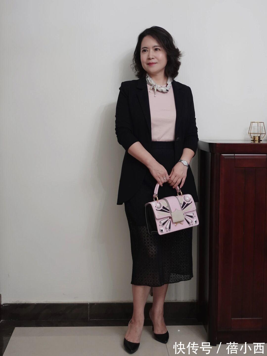 连衣裙|这才是50岁普通女性的穿衣典范，优雅高级显气质，岁月从不败美人