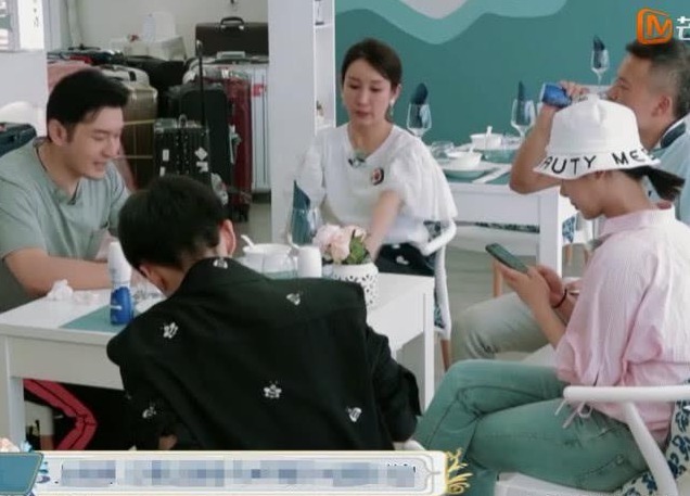 杨紫不顾镜头玩手机, 当镜头拍到屏幕内容那一刻