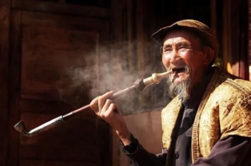 曹丕|俗语:“老人是条龙,向谁谁家穷”,不是迷信,做父母的值得一看