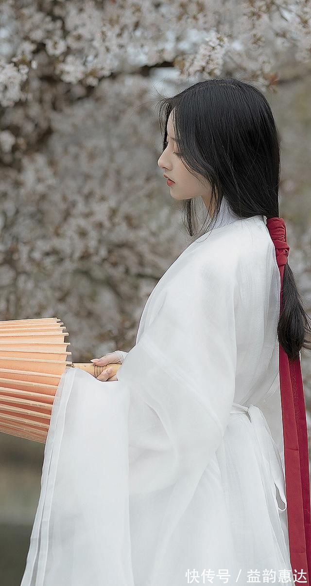 红茸！李煜很“风流”的一首词，刻画歌女的大胆泼辣，最后9字令人心动