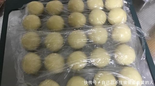 有面粉就能做,不发面,不醒面,层次分明,放3天还酥香掉渣