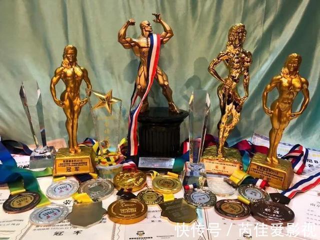 腹部|上海95后女老师，身材凹凸有型力量感十足，再把练腹动作给到你