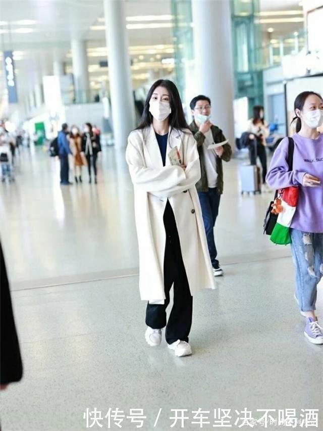 秋冬还是得穿大衣!不管搭配什么内搭,都能时尚又显气质