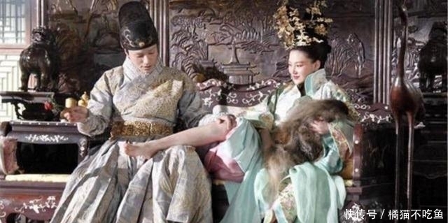 原因|妃子被打入冷宫，为何太监们会抢着去服侍？背后原因令人心寒！