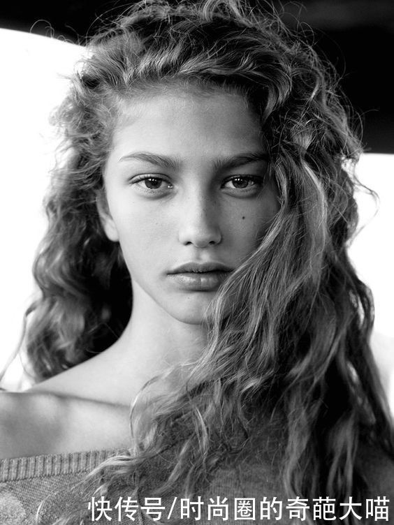 造型|长直发out了！硬装纯情只会更土，不妨试试这越乱越有味道的造型