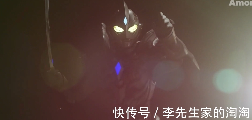第三只眼|同样手持一柄长剑,特利迦奥特曼中的机械机械武佐神VS宿那鬼