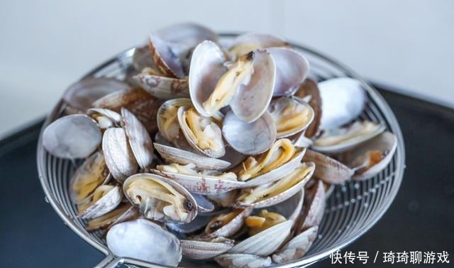 花蛤好吃沙子多教你一招,摇一摇5分钟,吐沙干净没腥味
