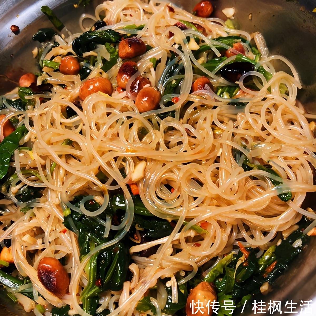 饭店|5分钟搞定的凉拌菜，比小咸菜爽口百倍，饭店大厨都做不出的美味