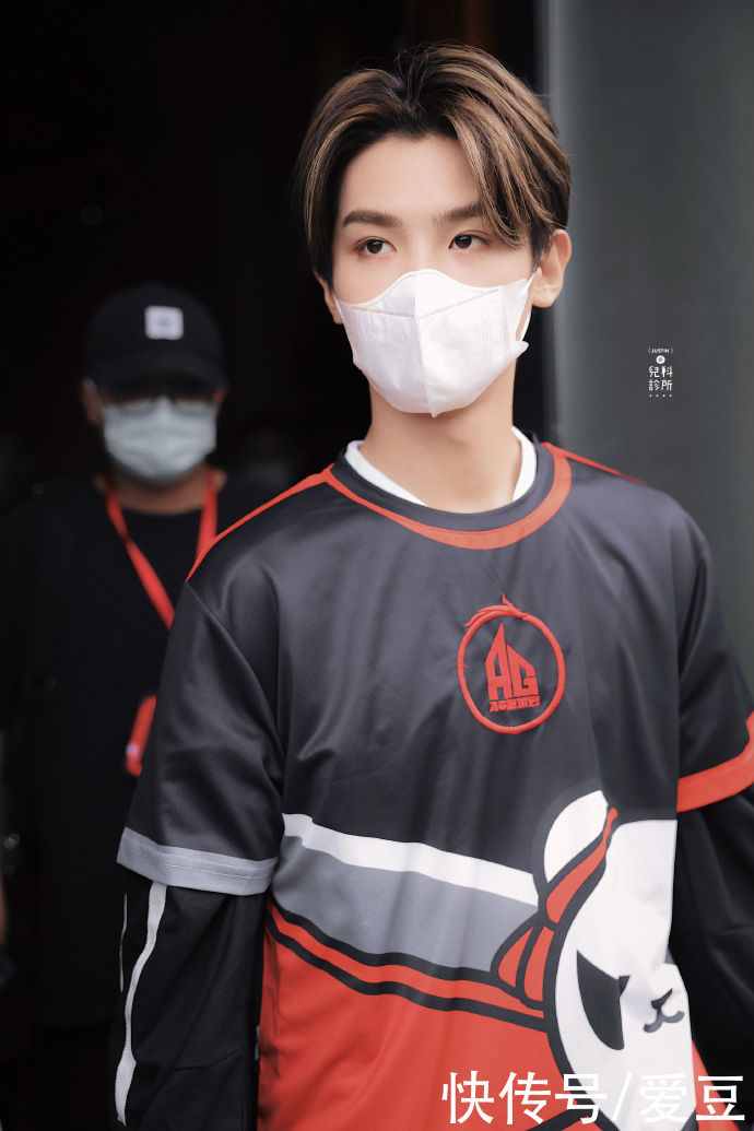 小贾|「Justin」「新闻」210830 黄明昊昨日录制《你我皆王者》路透 小贾职业梦完成进度50%