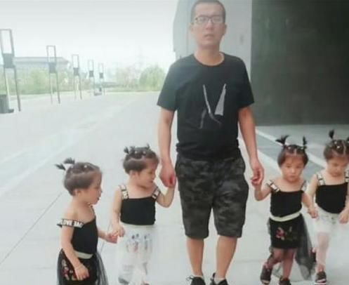 全场|4胞胎女儿来爷爷家蹭饭,爷爷大喊快关门,孩子的话让全场大笑