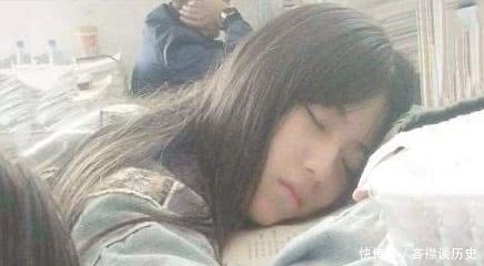 汉子|女生睡觉时“头发怎么放”?“掀起来”的是淑女,看到最后:女汉子无疑!
