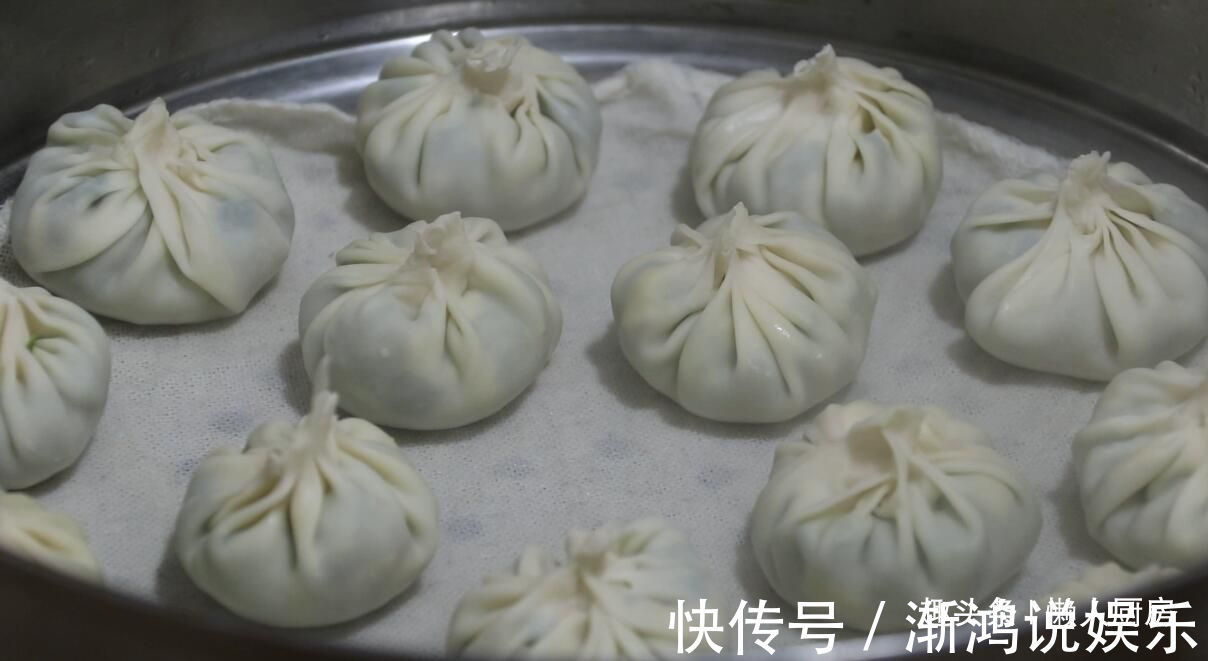 饺子皮|饺子皮别只会包饺子，教你做韭菜小笼包，不用揉面，不用发酵