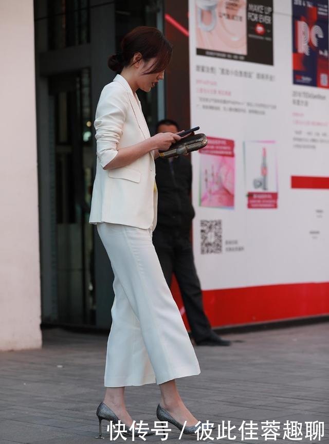西装|洒脱有型的白西装,展现出不一般的干练利落