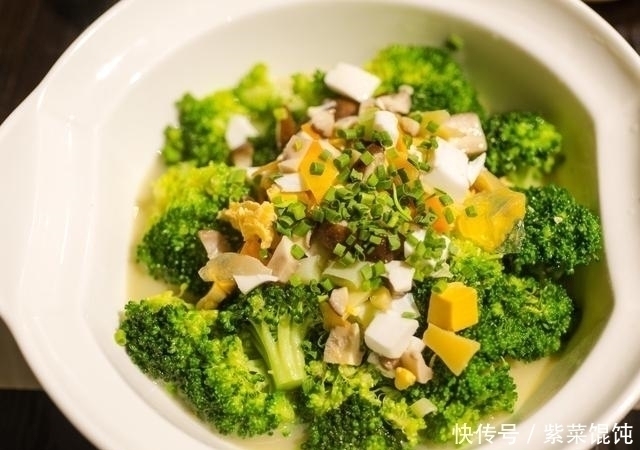 四大美女|常吃8种食物,女人不用敷面膜也能年轻15岁!不仅省钱还省时间