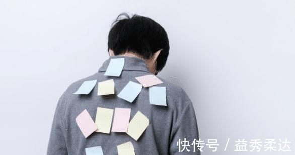 哈佛|哈佛心理学家:孩子自卑的4个表现,家长要及时干预