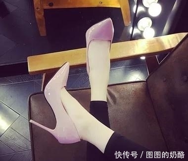 看起来既精致又美丽,细跟鞋丰富了视觉感