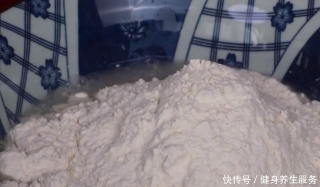 红豆加面粉原来这么好吃,吃过之后再也不煲汤熬粥了,松软又好吃