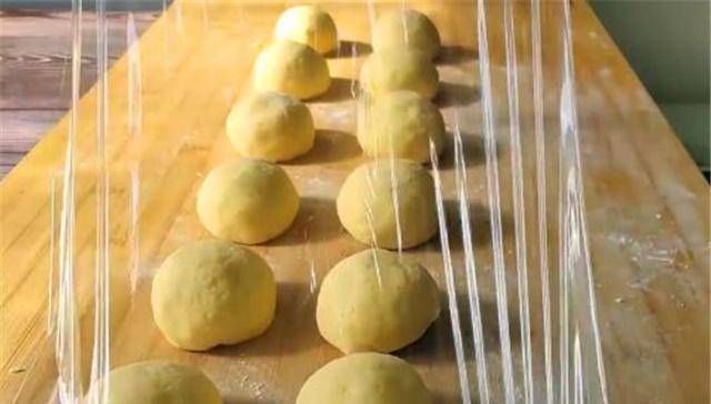 搅拌|玉米面是一种新的吃法。当你用开水搅拌筷子时,你将吃不到其中的三个