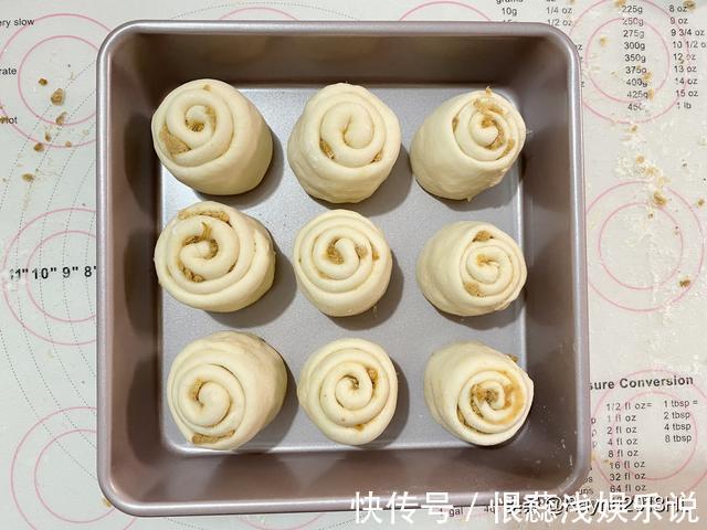 方形|适合夏季的淡咸味快手小餐包,松软咸香,营养丰富,好做又好吃