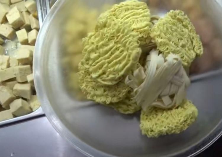 只点|每次吃麻辣烫总想只点泡面会怎么样13份方便面,老板当场愣住