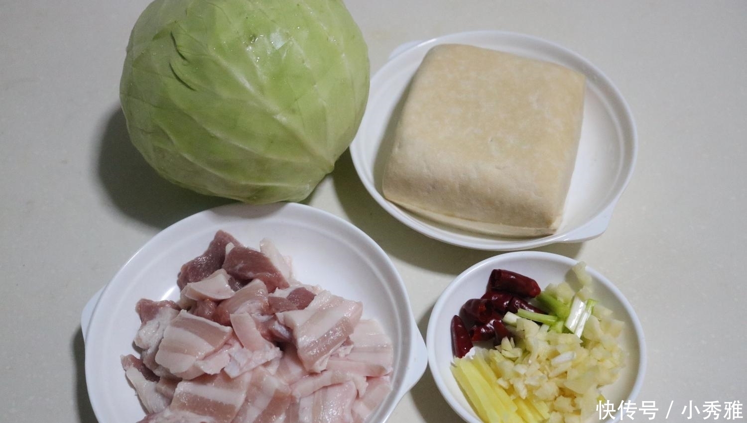 包菜和它一起炒, 你肯定没吃过, 比肉还香, 每次做一盘全吃光!