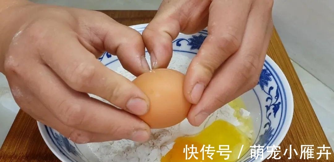 面粉|面粉别蒸馒头了,加2个鸡蛋,外皮焦脆不油腻,学会都能摆摊了