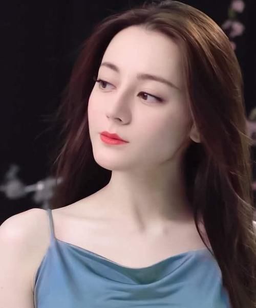 热巴|脸上有这3个“特征”的女生,别轻易留刘海!露五官更年轻又女神