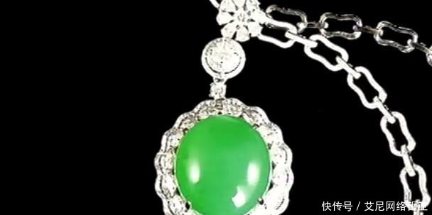 站不稳|大姐十年前用辆车换的蛋面翡翠,今想用其换套房,鉴定后站不稳