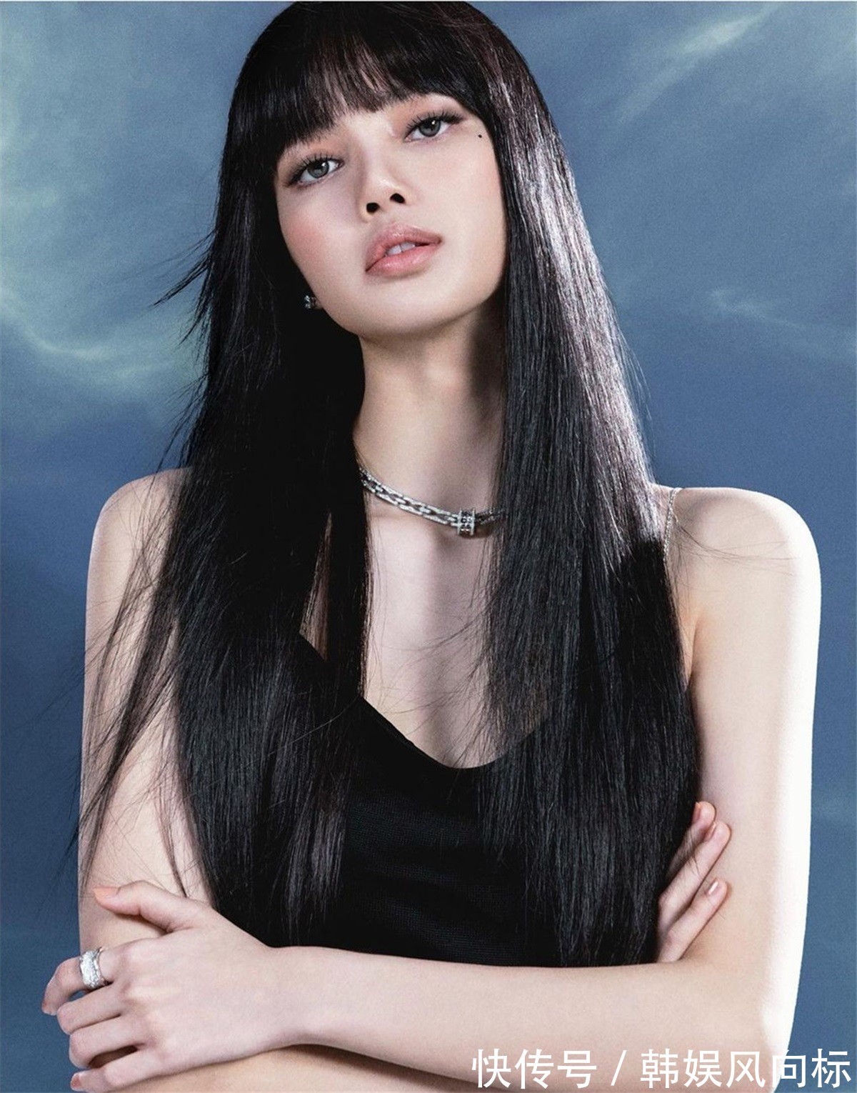 blBLACKPINK Lisa穿着一身宝格丽服装,需要花费多少钱?