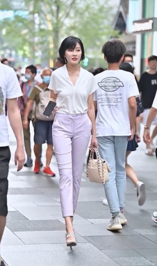 条纹|美女条纹休闲裤穿起来很显腿长,非常时髦