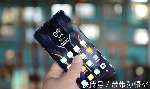 内存|120HZ高刷柔性屏，12GB内存小米手机，跌成1500档千元机