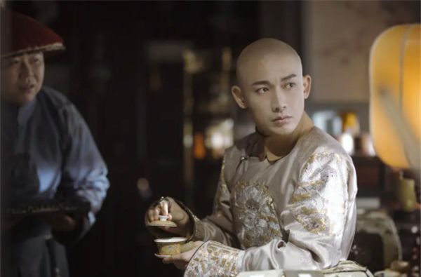 样貌@多亏了这个外国人,留下了乾隆的真实相貌,和电视上的不一样