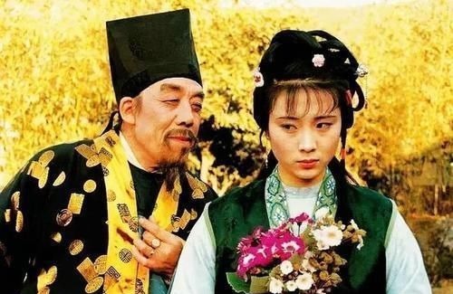 这件事$贾赦要纳鸳鸯为妾,王熙凤为什么告诉平儿出去躲躲