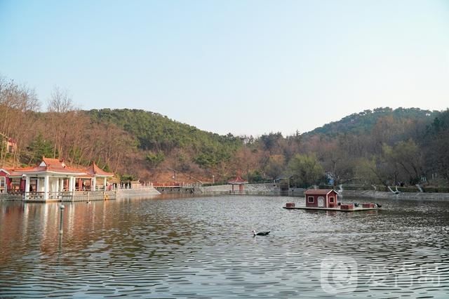 游湖登山春好处，到北岭山森林公园踏春去