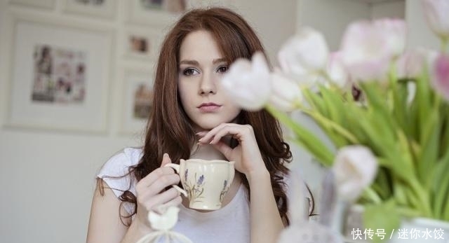 用菊花泡水时,若加“二物”一起泡,或许助你