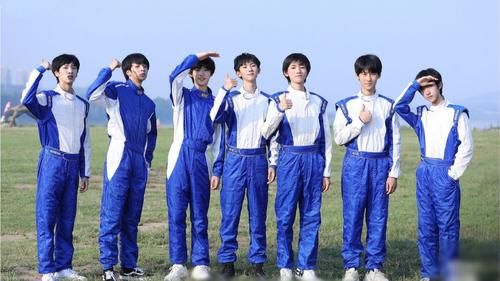 实锤|时代少年团打工人实锤，不仅要准备舞台还要做PPT，场面过于好笑