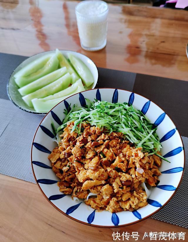 鸡蛋酱|没胃口的夏天试试这款拌面吧,只需十分钟,简单几步搞定营养早餐