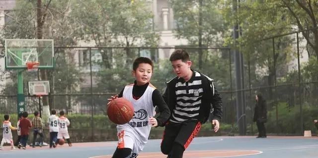 杰杰|医生:2种调味品“拖垮”孩子脾胃,难长个,10岁以下的娃少吃