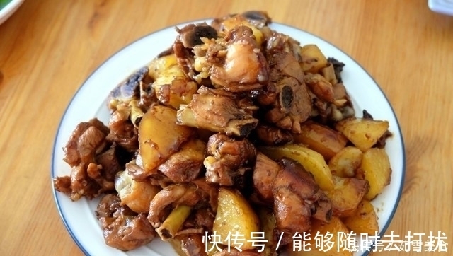 家常|晒晒中午饭,四菜一汤,主食跟菜一起出,家常味道,做法超简单