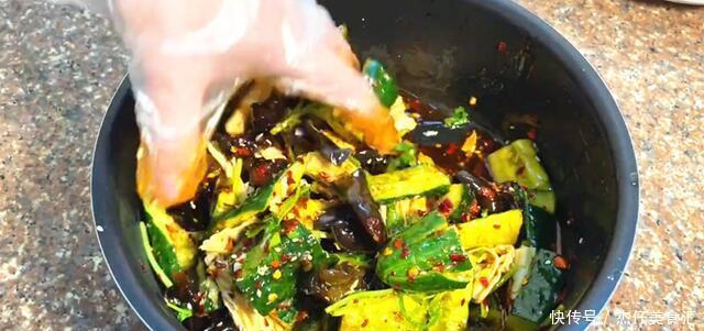 招待客人的时候，做这样一道凉拌菜，清脆爽口吃得完全停不下来